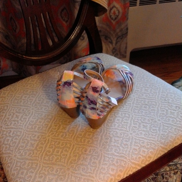 Sandals - Picture 2 of 3